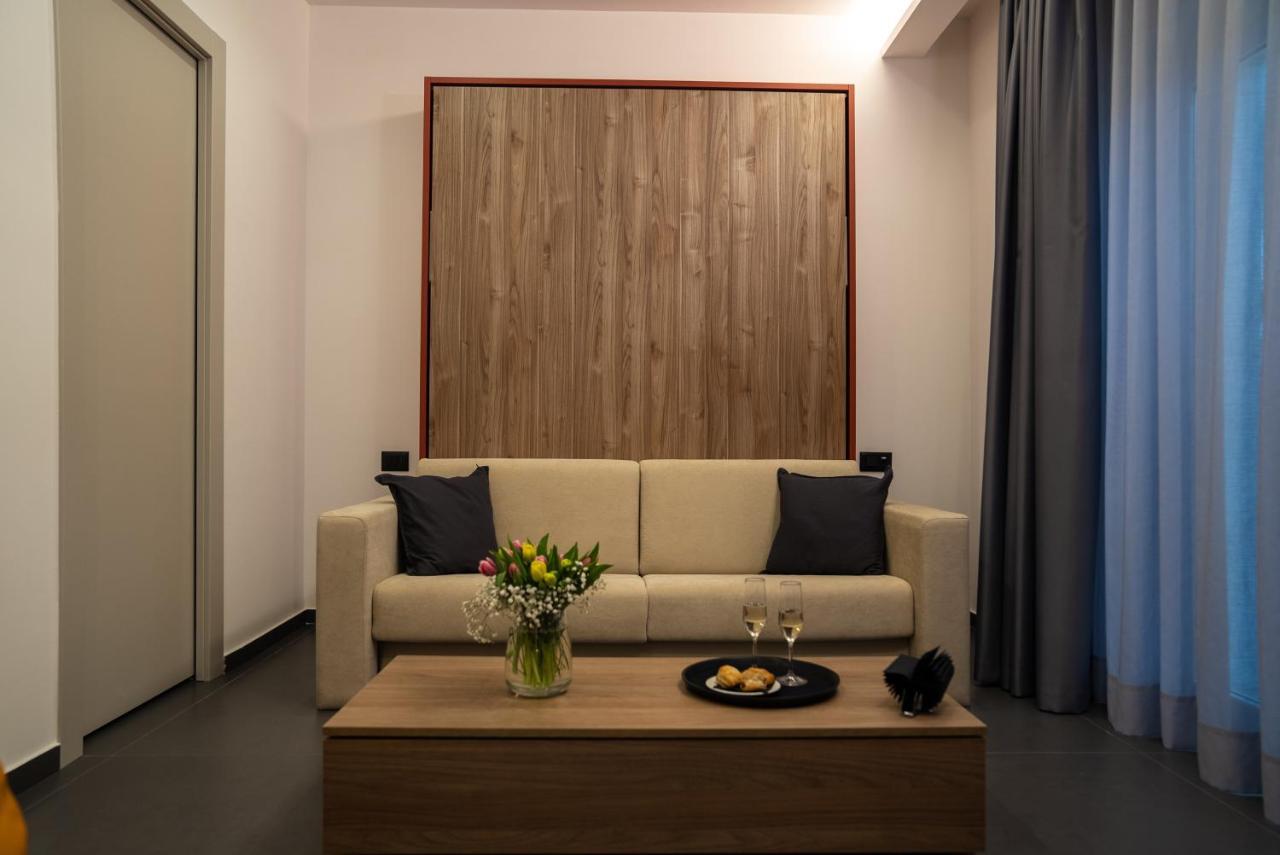 Hart Boutique Hotel เนเปิลส์ ภายนอก รูปภาพ