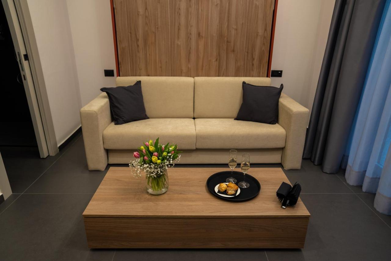 Hart Boutique Hotel เนเปิลส์ ภายนอก รูปภาพ